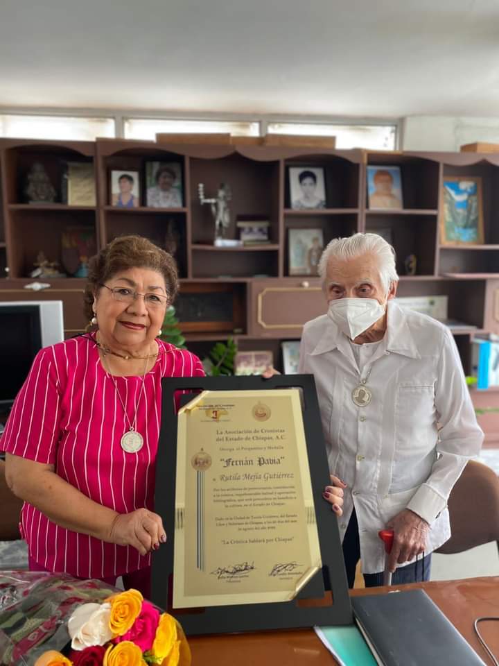 Rutila Mejía Gutiérrez, recibe medalla y pergamino - Noticias Voz e ...