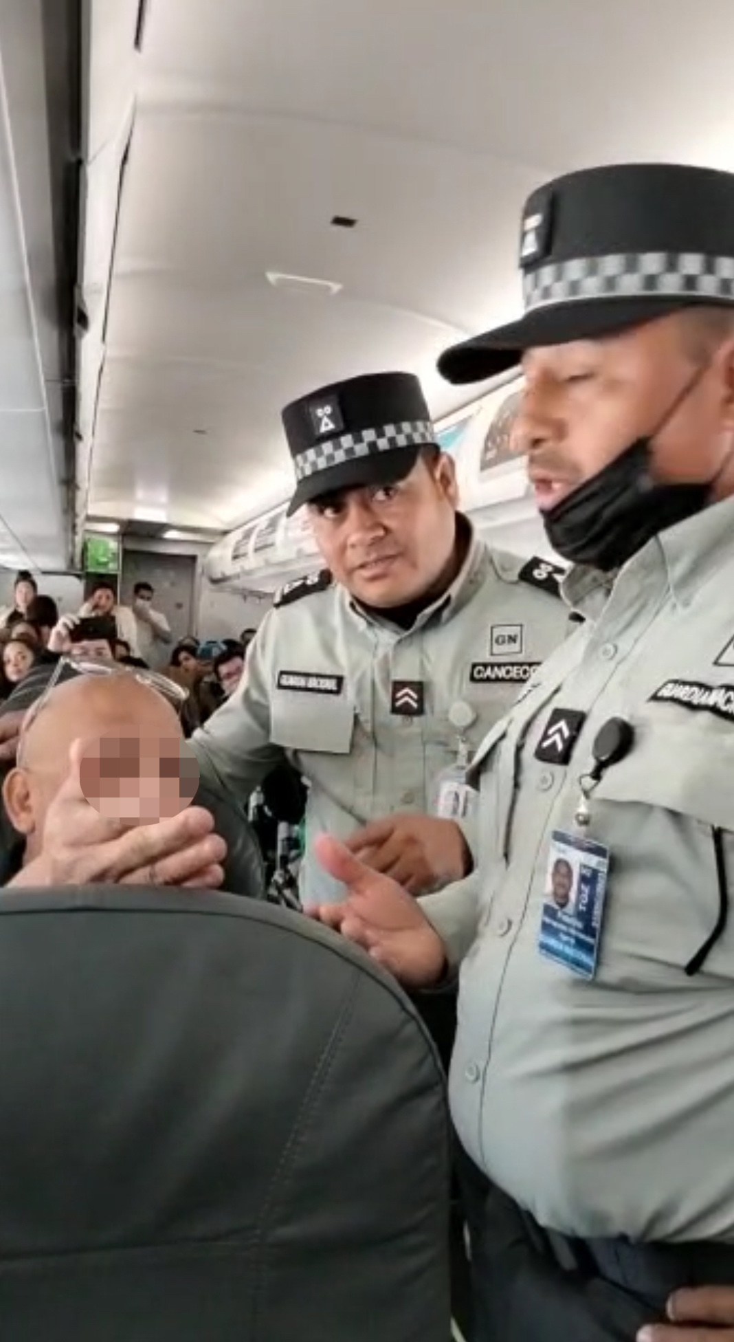 Disputa retrasa vuelo por varias horas en Tuxtla - Noticias Voz e ...