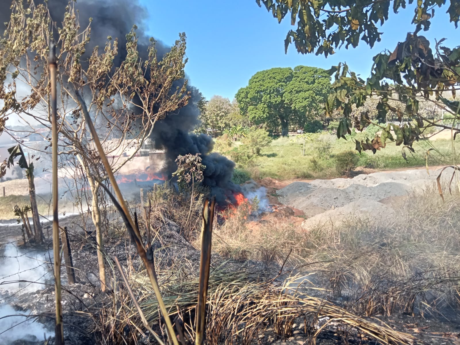 Se incendia patio de una casa - Noticias Voz e Imagen de Chiapas