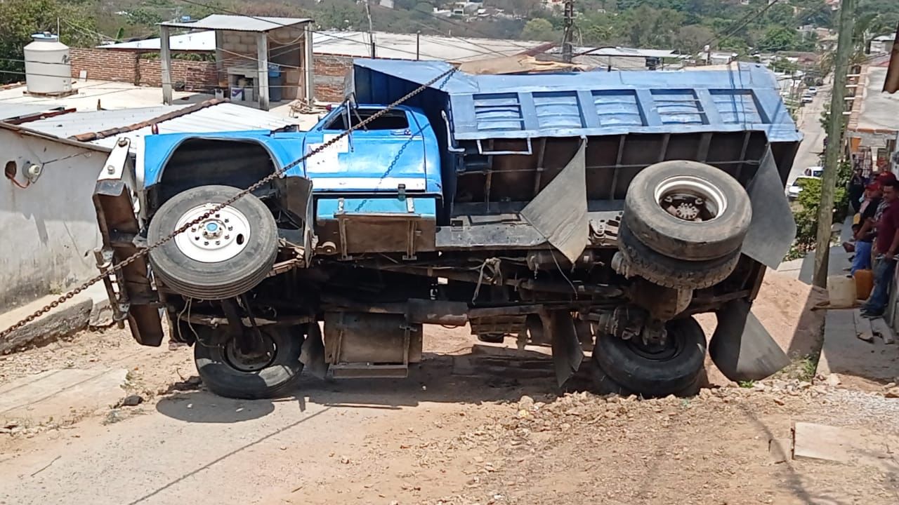Vuelca volteo - Noticias Voz e Imagen de Chiapas