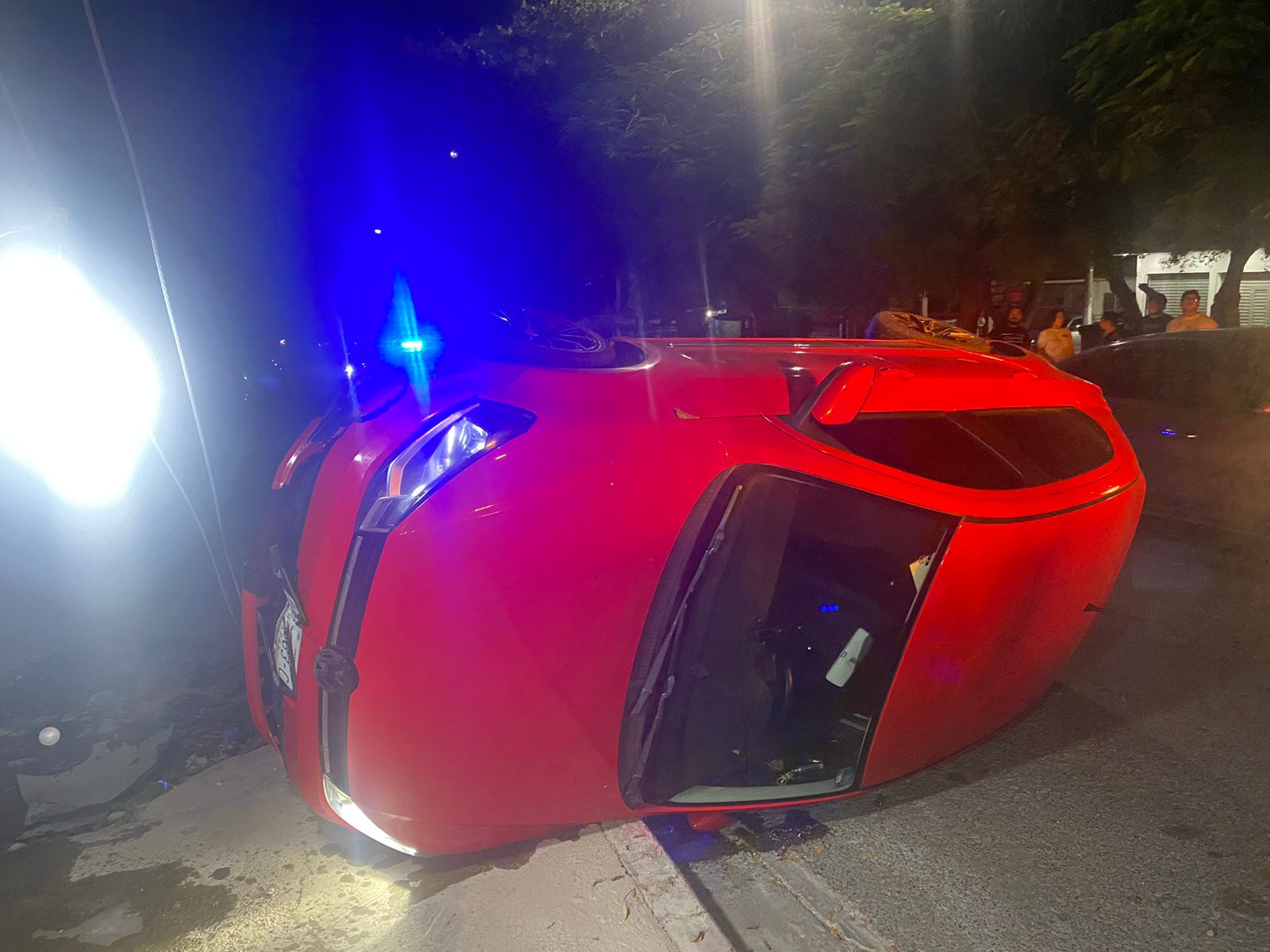 Vuelca automovilista y deja daños materiales - Noticias Voz e Imagen de ...
