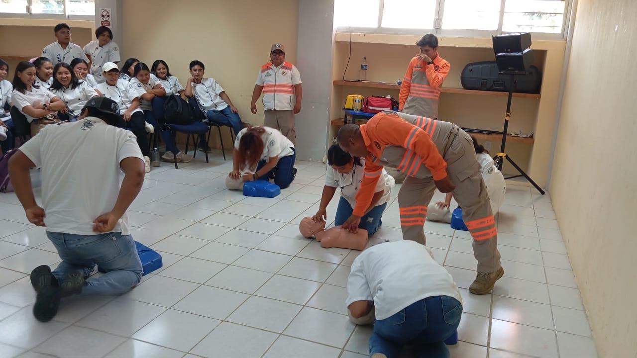 Capacitan a estudiantes en primeros auxilios - Noticias Voz e Imagen de ...