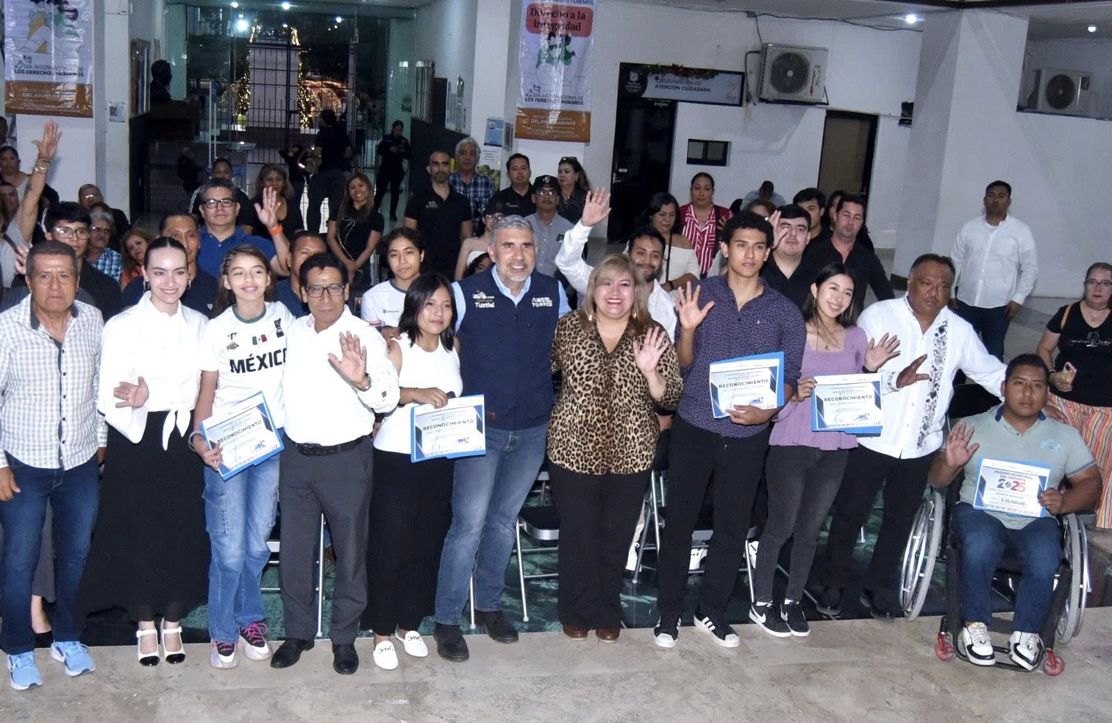 Galardonan a lo mejor de Tuxtla - Noticias Voz e Imagen de Chiapas