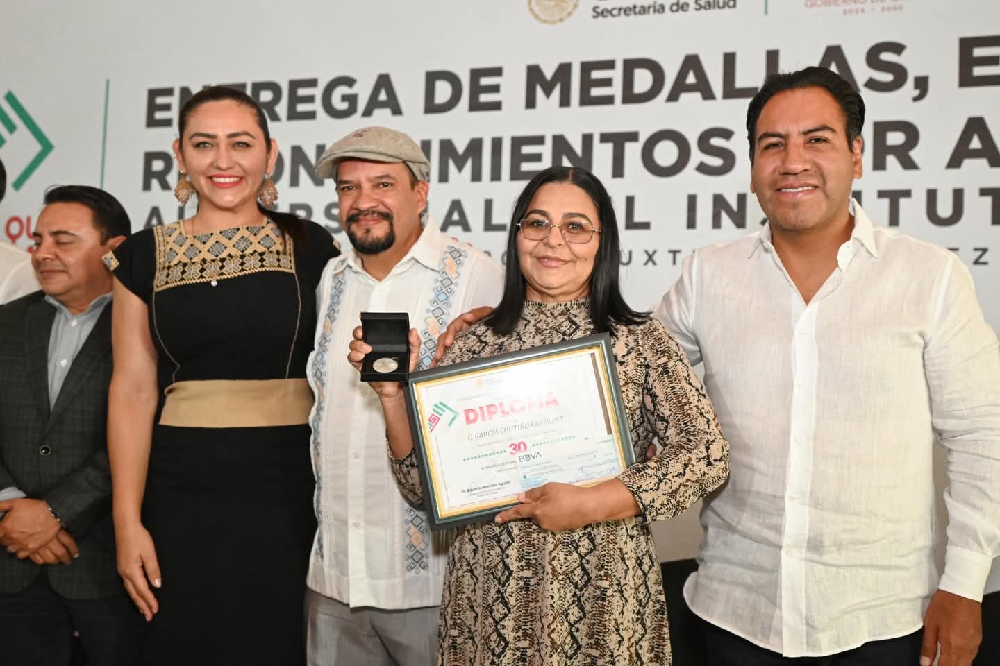 Eduardo Ramírez entrega medallas, estímulos y reconocimientos por ...