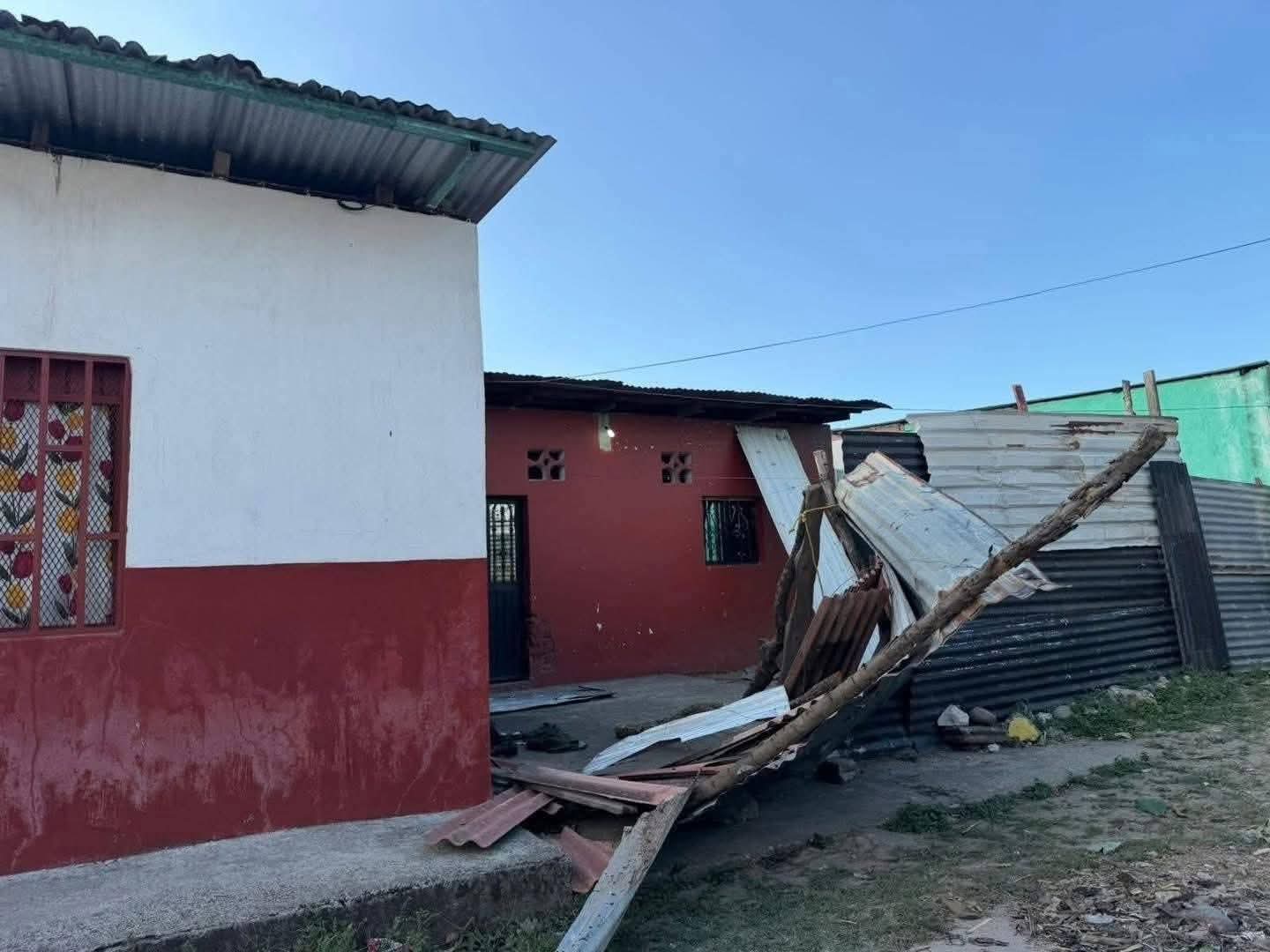 Vientos provocan daños en la Costa - Noticias Voz e Imagen de Chiapas