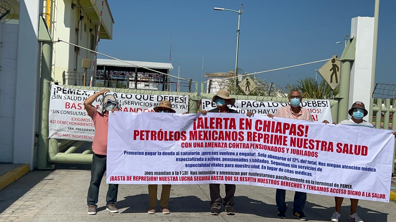 Protestan ex trabajadores de Pemex - Noticias Voz e Imagen de Chiapas