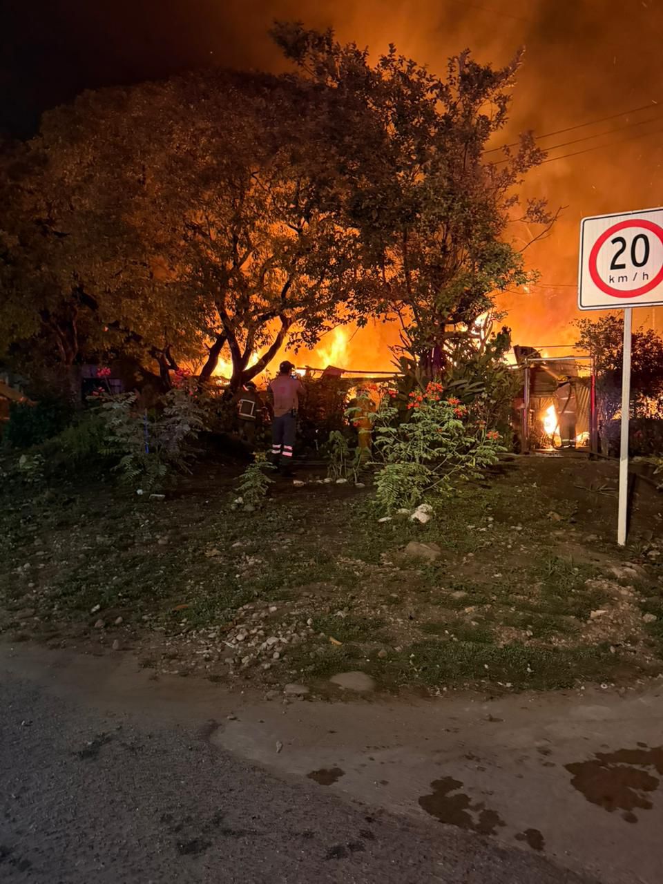 Incendio deja a familia sin hogar - Noticias Voz e Imagen de Chiapas
